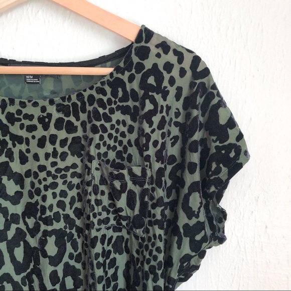 💞Sold!💞Forever 21 Forest Green Leopard Print Top sz M - Picture 2 of 5